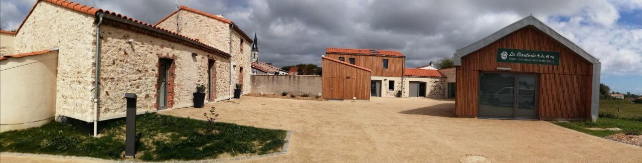 La Borderie - Maison Des Randonnees - Gite Etape - Gite De Groupe Vairé Eksteriør billede