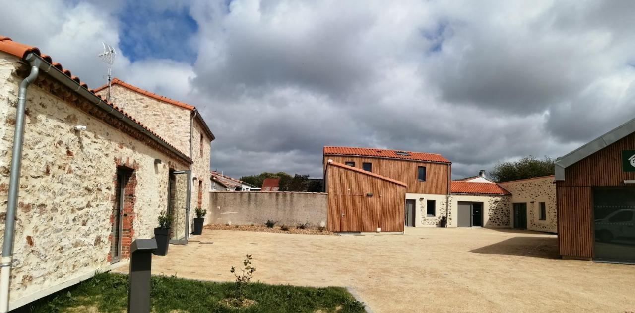 La Borderie - Maison Des Randonnees - Gite Etape - Gite De Groupe Vairé Eksteriør billede